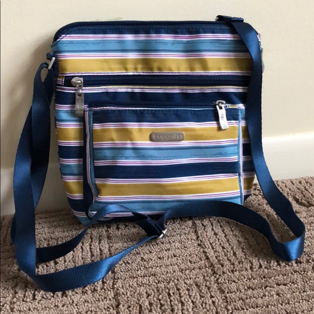 Baggallini Pocket Crossbody Bag